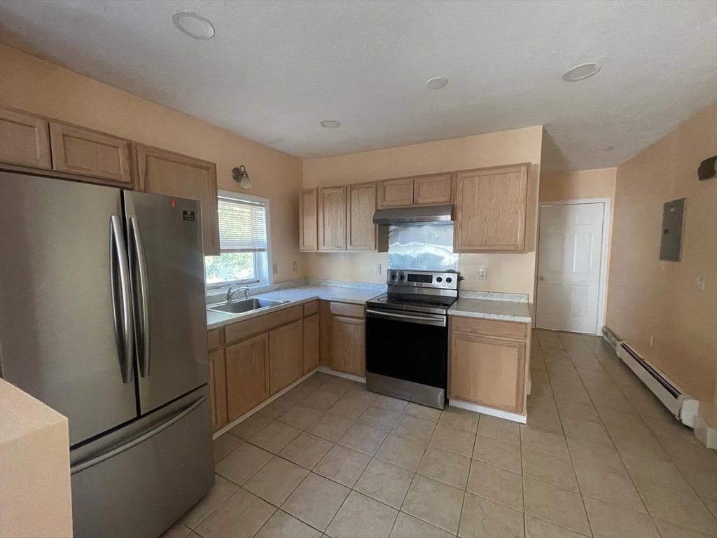 9 Crown St, Leominster, Massachusetts, 3 Bedrooms Bedrooms, 5 Rooms Rooms,1 BathroomBathrooms,Residential Lease,For Rent,Crown St,73440295