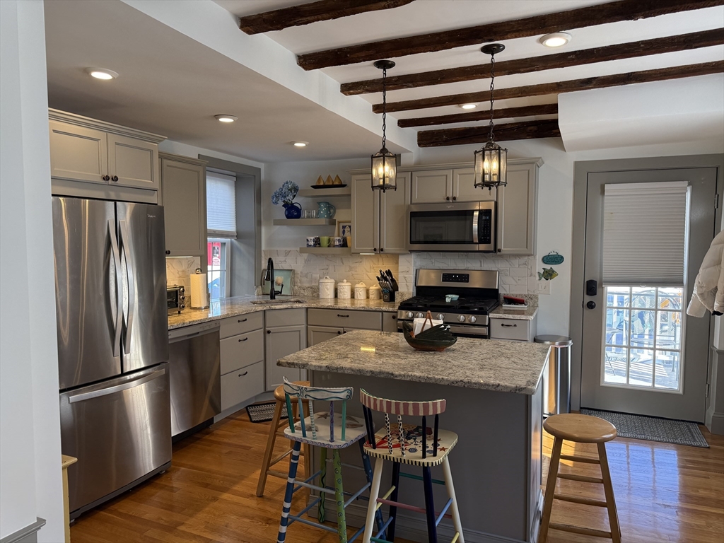 8 Williams Street, Salem, Massachusetts, 1 Bedroom Bedrooms, 3 Rooms Rooms,1 BathroomBathrooms,Residential Lease,For Rent,Williams Street,73460102