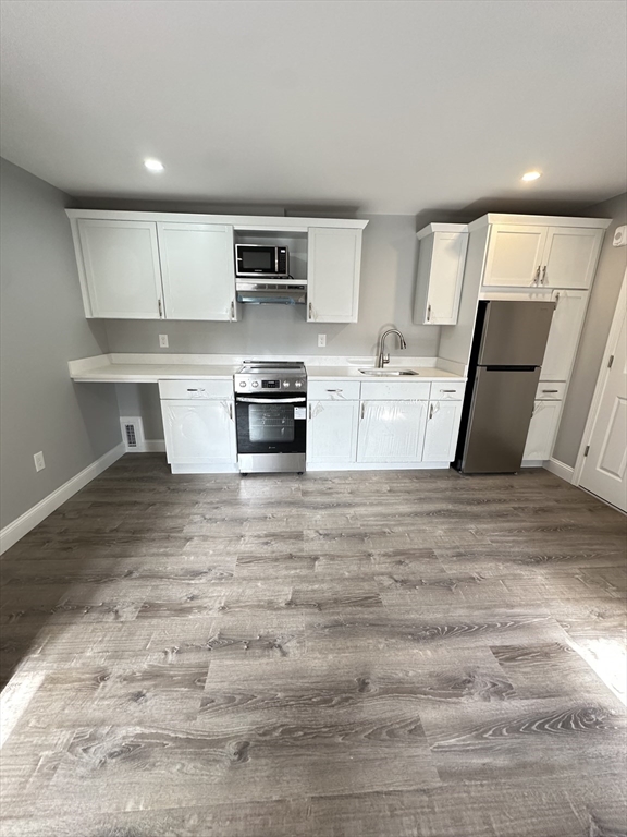 6 Monroe Street, Salem, Massachusetts, 1 Room Rooms,1 BathroomBathrooms,Residential Lease,For Rent,Monroe Street,73460135