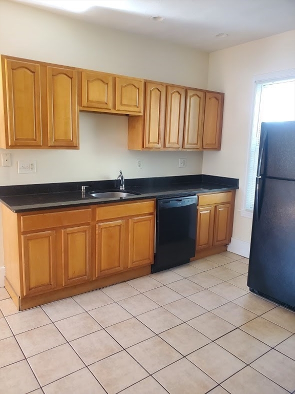 12 Gayland, Boston, Massachusetts, 3 Bedrooms Bedrooms, 5 Rooms Rooms,1 BathroomBathrooms,Residential Lease,For Rent,Gayland,73460165