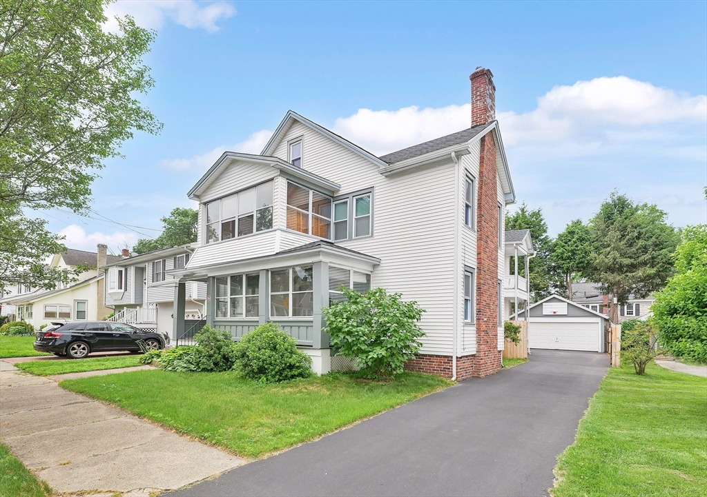 8-10 Brunswick St, Springfield, Massachusetts, 6 Bedrooms Bedrooms, 13 Rooms Rooms,2 BathroomsBathrooms,Residential Income,For Sale,Brunswick St,73398968