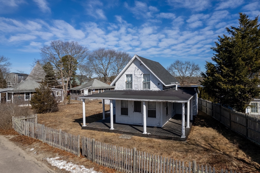 3/5 Cresent Place, Wareham, Massachusetts, 4 Bedrooms Bedrooms, 6 Rooms Rooms,0.5 BathroomBathrooms,Residential,For Sale,Cresent Place,73341252