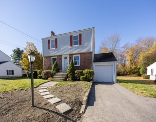 16 North Ave, Mendon, Massachusetts, 3 Bedrooms Bedrooms, 6 Rooms Rooms,1 BathroomBathrooms,Residential,For Sale,North Ave,73449036