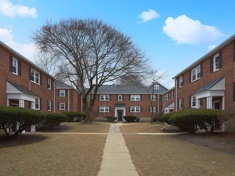 932 Massachusetts Ave., Arlington, Massachusetts, 2 Bedrooms Bedrooms, 5 Rooms Rooms,1 BathroomBathrooms,Residential Lease,For Rent,Massachusetts Ave.,73460241