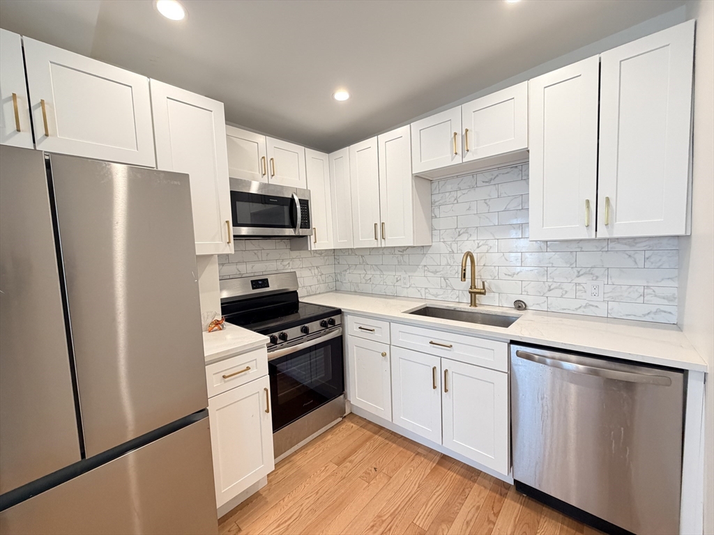 95 Phillips, Methuen, Massachusetts, 3 Bedrooms Bedrooms, 6 Rooms Rooms,1 BathroomBathrooms,Residential Lease,For Rent,Phillips,73460291