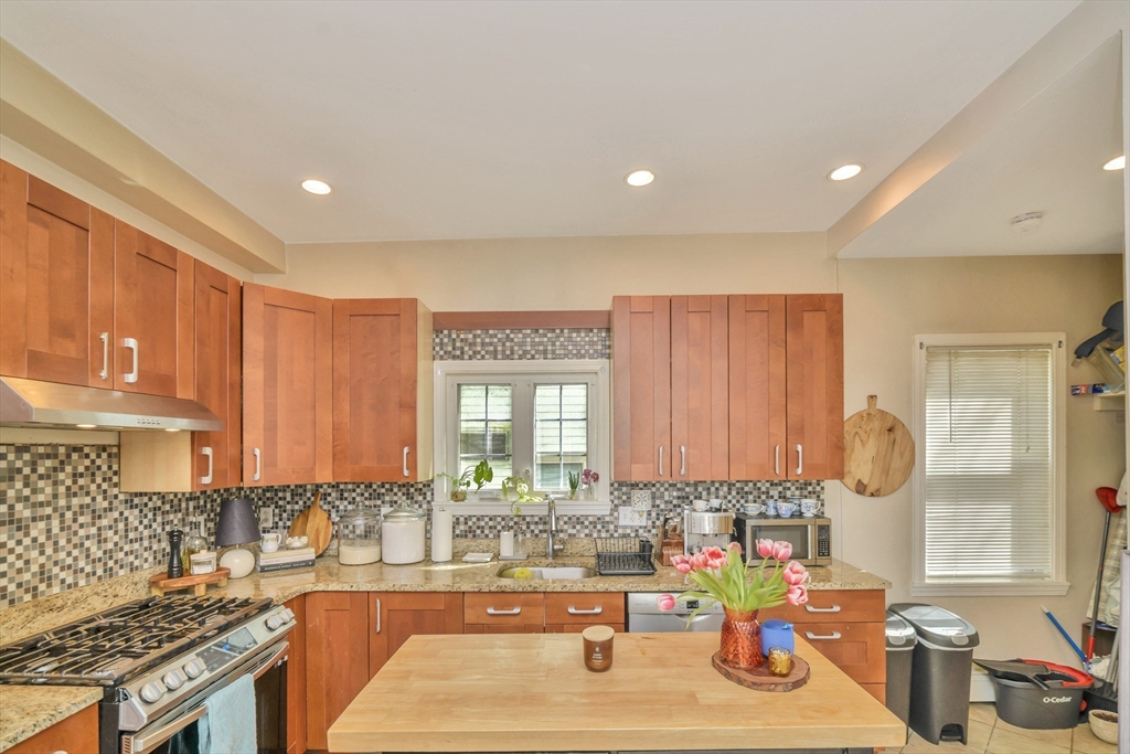88 Pearl St, Somerville, Massachusetts, 2 Bedrooms Bedrooms, 4 Rooms Rooms,1 BathroomBathrooms,Residential Lease,For Rent,Pearl St,73460297
