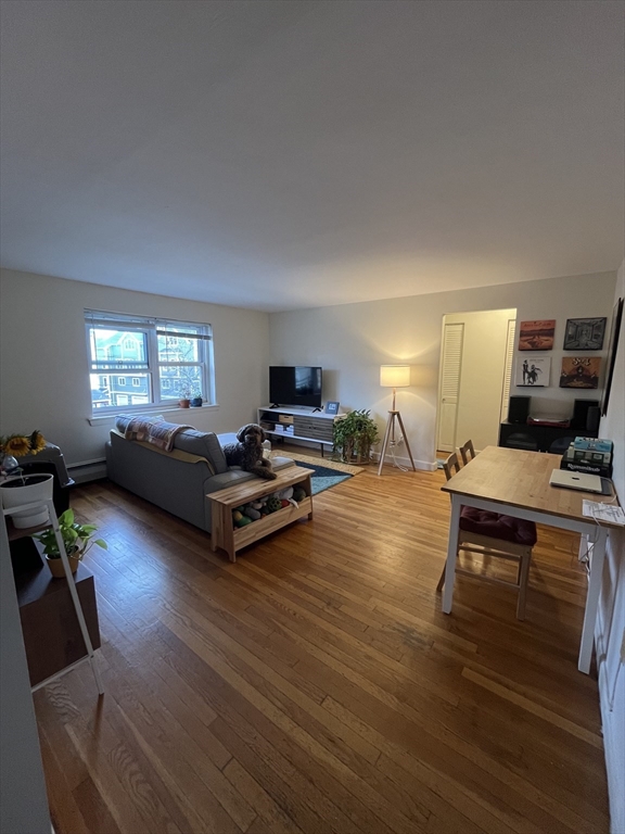 79 Chestnut St, Brookline, Massachusetts, 1 Bedroom Bedrooms, 4 Rooms Rooms,1 BathroomBathrooms,Residential Lease,For Rent,Chestnut St,73460303
