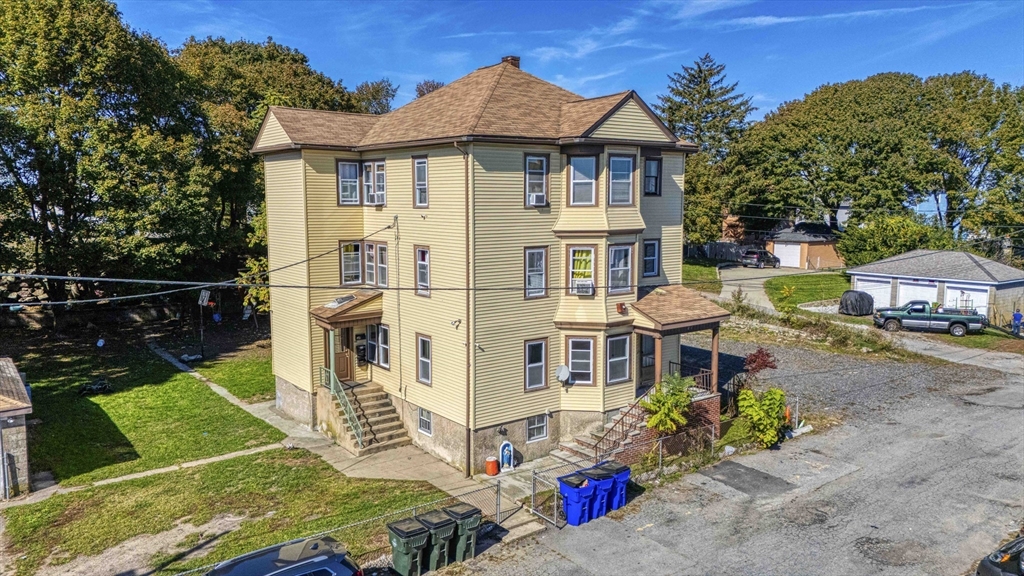 15 Higgins St, Fall River, Massachusetts, 9 Bedrooms Bedrooms, 15 Rooms Rooms,3 BathroomsBathrooms,Residential Income,For Sale,Higgins St,73445409