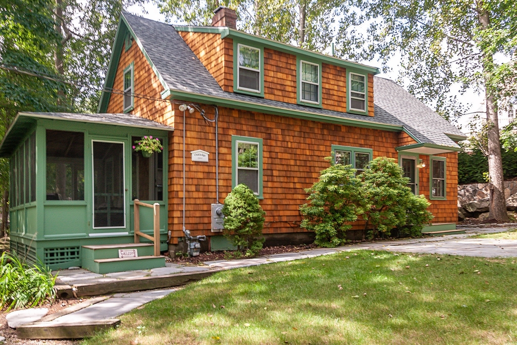 94 Atlantic Avenue, Cohasset, Massachusetts, 2 Bedrooms Bedrooms, 5 Rooms Rooms,1.5 BathroomsBathrooms,Residential Lease,For Rent,Atlantic Avenue,73460319