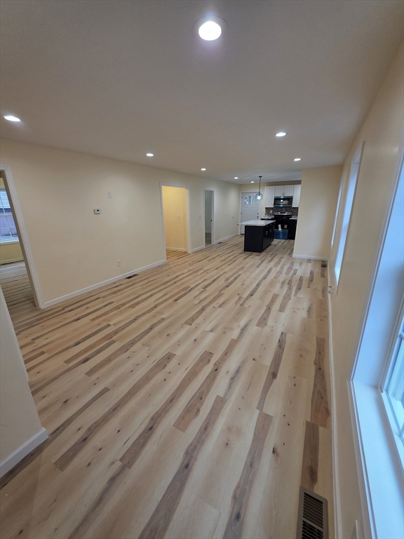 871 Worthington St., Springfield, Massachusetts, 3 Bedrooms Bedrooms, 5 Rooms Rooms,2 BathroomsBathrooms,Residential Lease,For Rent,Worthington St.,73460348