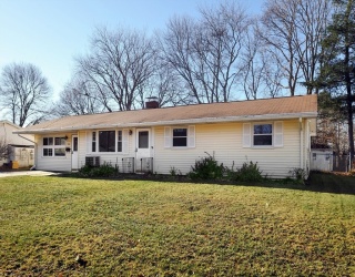 35 Marion St, Holbrook, Massachusetts, 3 Bedrooms Bedrooms, 8 Rooms Rooms,1 BathroomBathrooms,Residential,For Sale,Marion St,73460379