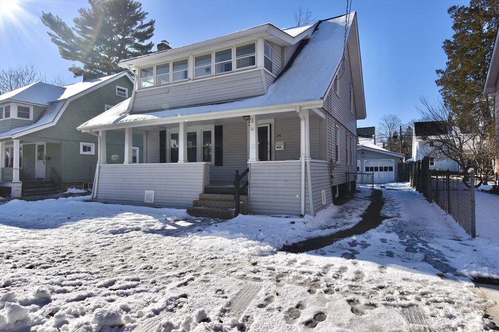 34 Castle St, Springfield, Massachusetts, 3 Bedrooms Bedrooms, 6 Rooms Rooms,1.5 BathroomsBathrooms,Residential,For Sale,Castle St,73460389