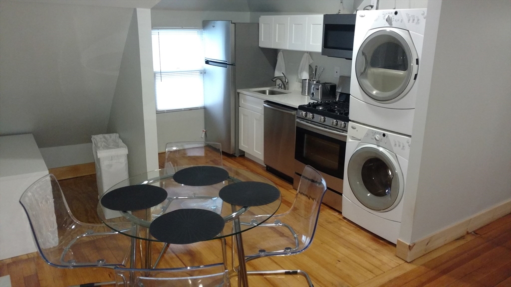 12 Bennett St, Boston, Massachusetts, 3 Bedrooms Bedrooms, 6 Rooms Rooms,1 BathroomBathrooms,Residential Lease,For Rent,Bennett St,73460392