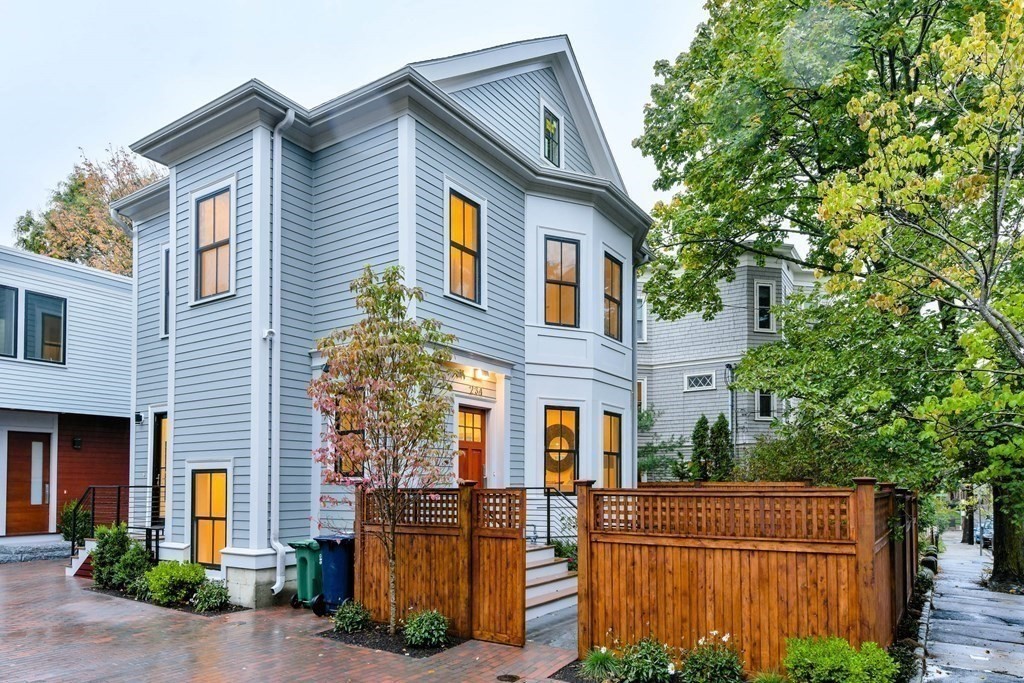 234 Chestnut Street, Cambridge, Massachusetts, 4 Bedrooms Bedrooms, 7 Rooms Rooms,3.5 BathroomsBathrooms,Residential Lease,For Rent,Chestnut Street,73457779