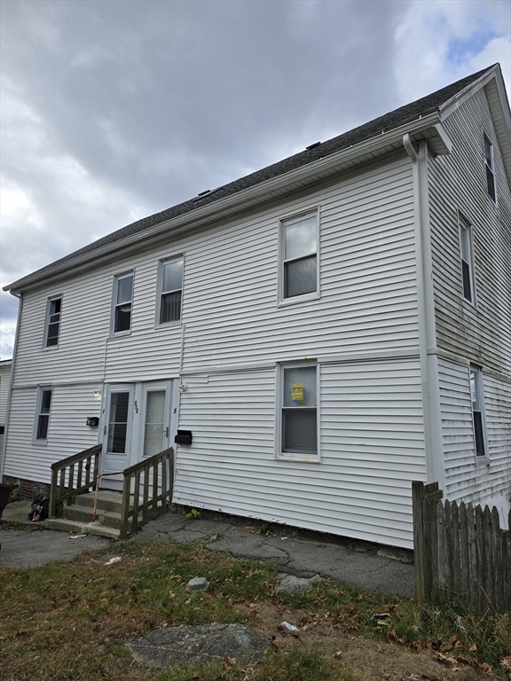 712 Lawrence St, Lowell, Massachusetts, 5 Bedrooms Bedrooms, 7 Rooms Rooms,2 BathroomsBathrooms,Residential Lease,For Rent,Lawrence St,73460405