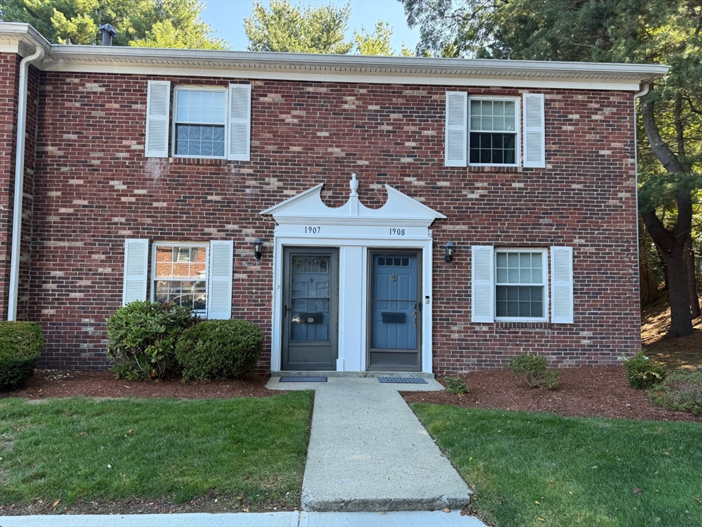 1907 Windsor Dr, Framingham, Massachusetts, 3 Bedrooms Bedrooms, 5 Rooms Rooms,2.5 BathroomsBathrooms,Residential Lease,For Rent,Windsor Dr,73460411
