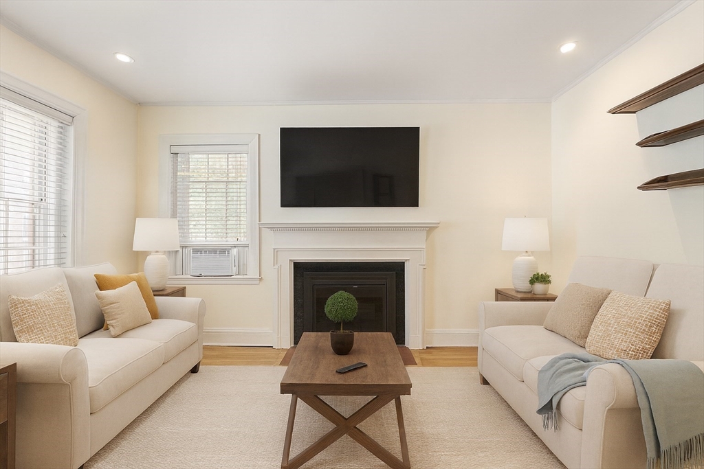 21 Chauncy St, Cambridge, Massachusetts, 2 Bedrooms Bedrooms, 4 Rooms Rooms,1 BathroomBathrooms,Residential Lease,For Rent,Chauncy St,73393198