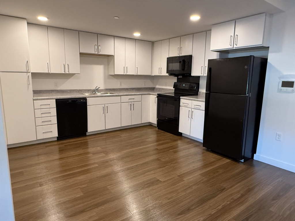 466 River Street, Boston, Massachusetts, 2 Bedrooms Bedrooms, 3 Rooms Rooms,1 BathroomBathrooms,Residential Lease,For Rent,River Street,73460558