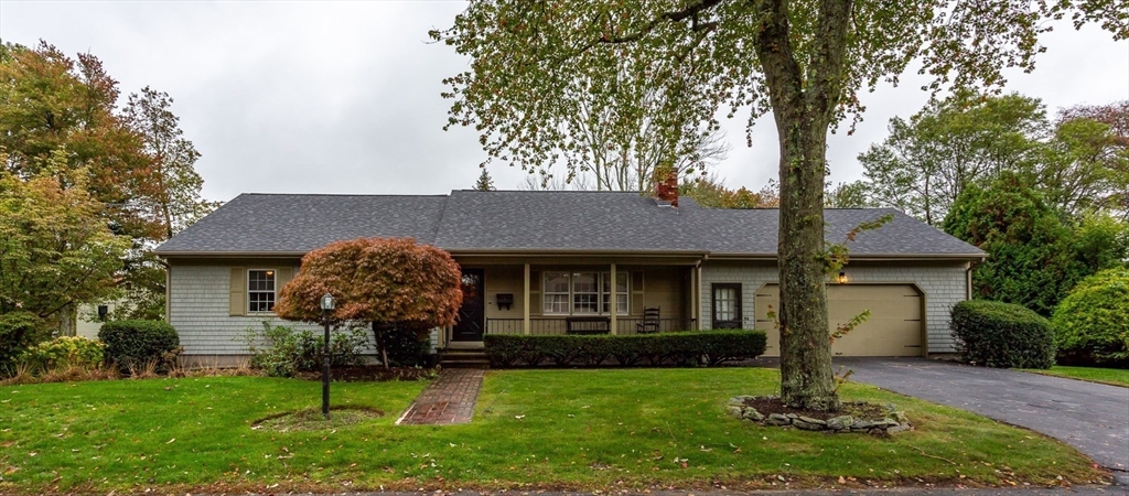 84 Thomas Dr, Somerset, Massachusetts, 2 Bedrooms Bedrooms, 7 Rooms Rooms,1.5 BathroomsBathrooms,Residential,For Sale,Thomas Dr,73444751