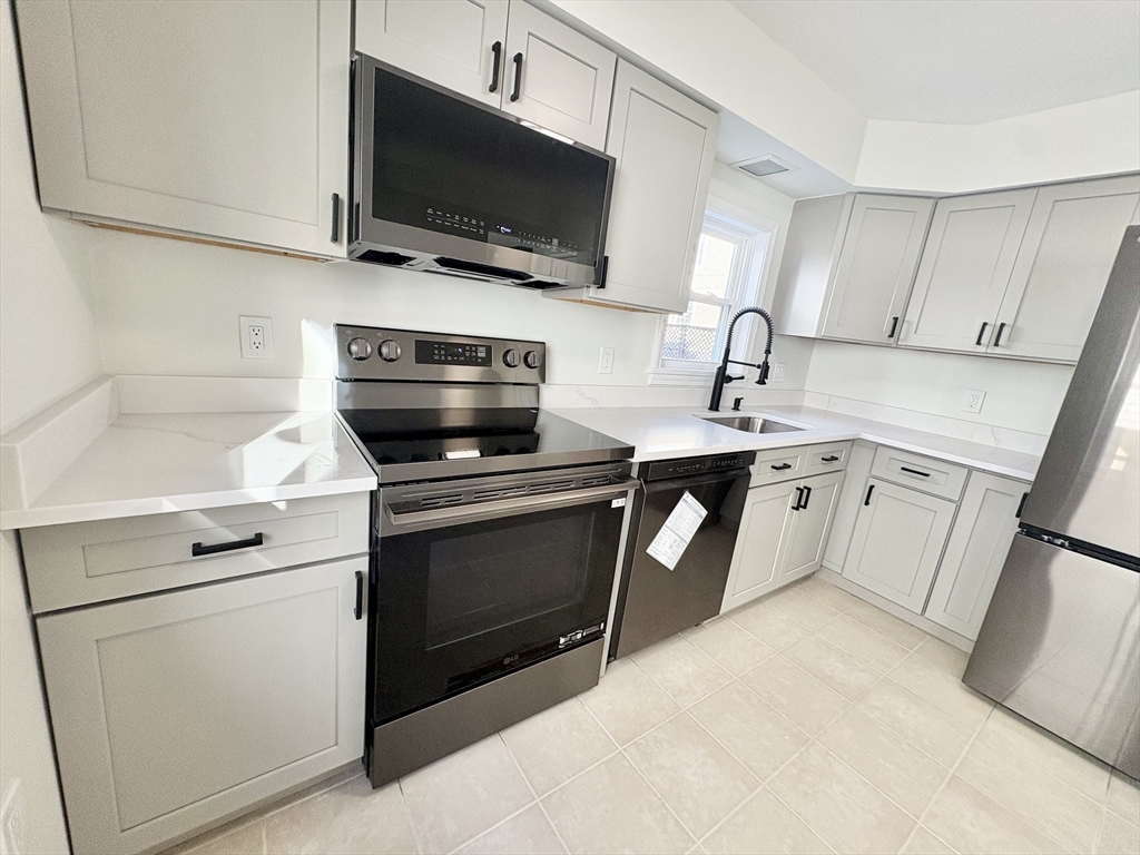 33 Home, Beverly, Massachusetts, 2 Bedrooms Bedrooms, 4 Rooms Rooms,1.5 BathroomsBathrooms,Residential Lease,For Rent,Home,73460611