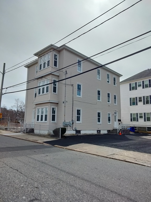269 Brightman, Fall River, Massachusetts, 2 Bedrooms Bedrooms, 4 Rooms Rooms,1 BathroomBathrooms,Residential Lease,For Rent,Brightman,73460622