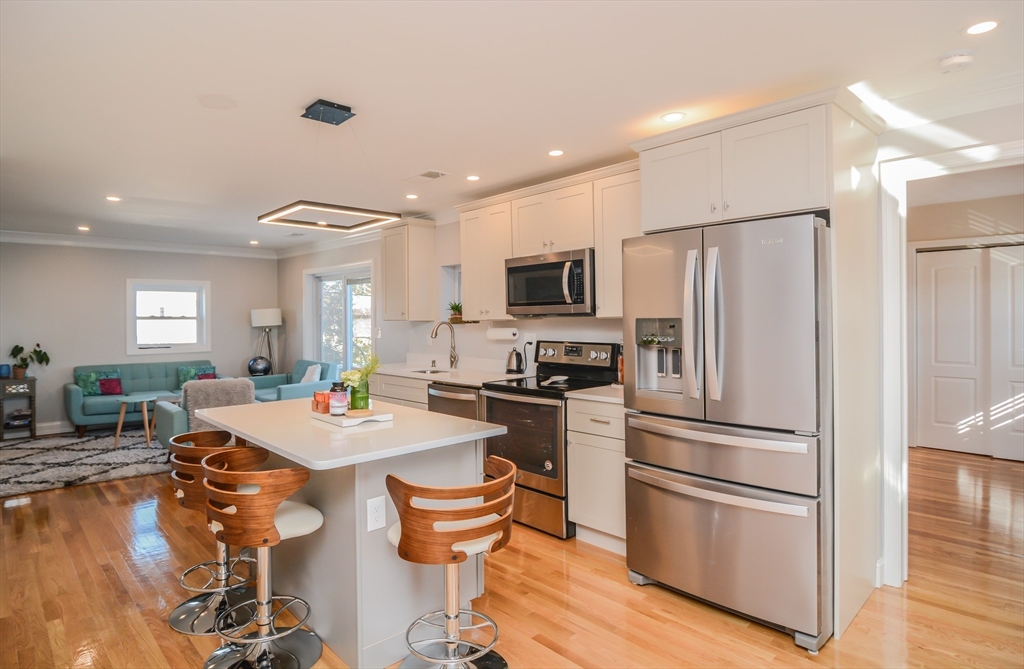 56-58 Orvis, Revere, Massachusetts, 3 Bedrooms Bedrooms, 5 Rooms Rooms,2 BathroomsBathrooms,Residential Lease,For Rent,Orvis,73460623