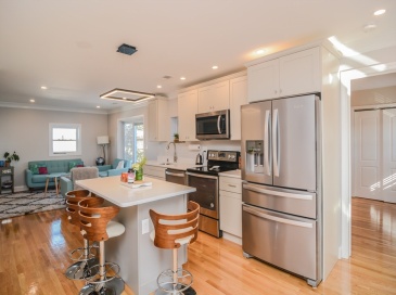 56-58 Orvis, Revere, Massachusetts, 3 Bedrooms Bedrooms, 5 Rooms Rooms,2 BathroomsBathrooms,Residential Lease,For Rent,Orvis,73460623