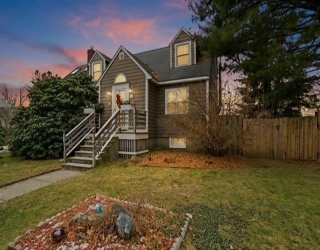 4 Laurel Street, Woburn, Massachusetts, 3 Bedrooms Bedrooms, 9 Rooms Rooms,2 BathroomsBathrooms,Residential,For Sale,Laurel Street,73460667