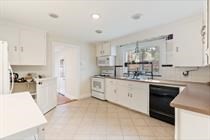 17 Bowman St, Lexington, Massachusetts, 3 Bedrooms Bedrooms, 7 Rooms Rooms,2 BathroomsBathrooms,Residential Lease,For Rent,Bowman St,73443353