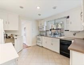 17 Bowman St, Lexington, Massachusetts, 3 Bedrooms Bedrooms, 7 Rooms Rooms,2 BathroomsBathrooms,Residential Lease,For Rent,Bowman St,73443353