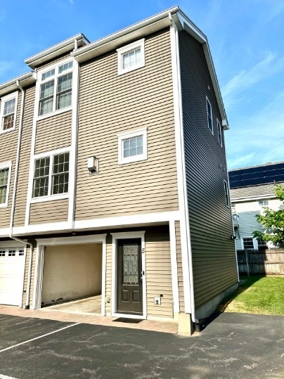26 Floyd Street, Waltham, Massachusetts, 2 Bedrooms Bedrooms, 4 Rooms Rooms,1 BathroomBathrooms,Residential Lease,For Rent,Floyd Street,73415328