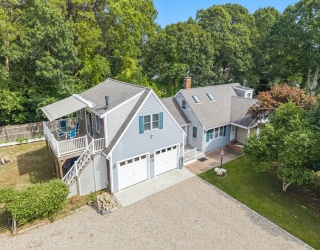 158 Lakeside Dr, Barnstable, Massachusetts, 3 Bedrooms Bedrooms, 11 Rooms Rooms,2.5 BathroomsBathrooms,Residential,For Sale,Lakeside Dr,73436854
