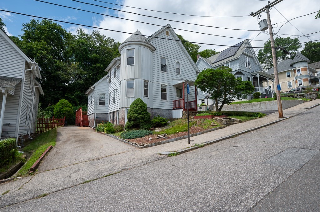 3 Arbor Vitae St., Worcester, Massachusetts, 4 Bedrooms Bedrooms, 10 Rooms Rooms,2 BathroomsBathrooms,Residential Income,For Sale,Arbor Vitae St.,73411205