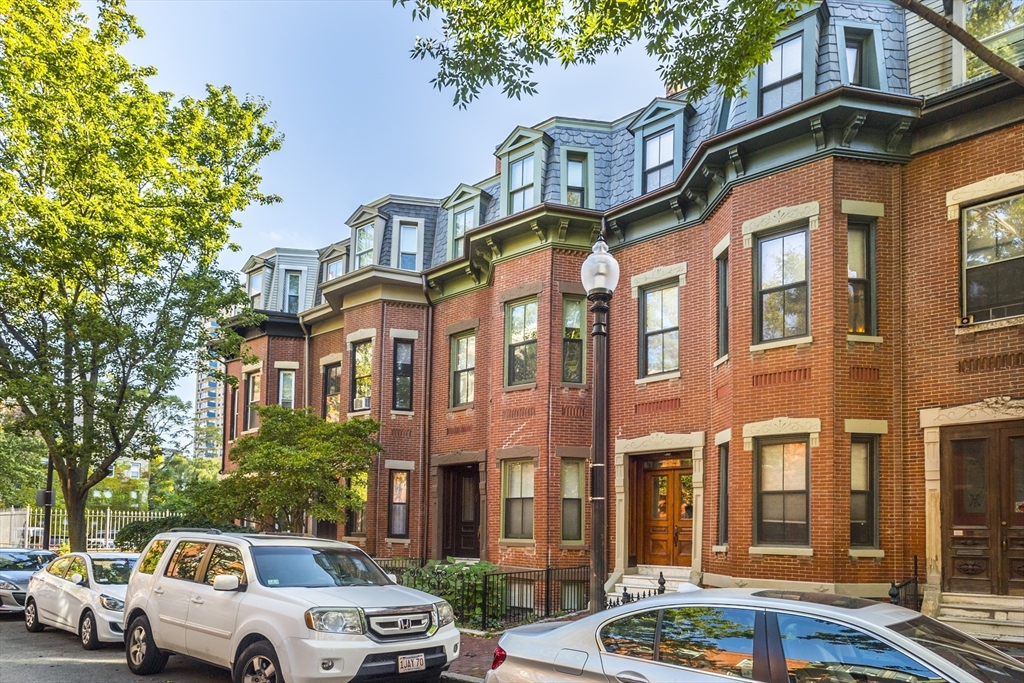 25 Worthington Street, Boston, Massachusetts, 4 Bedrooms Bedrooms, 2 Rooms Rooms,3 BathroomsBathrooms,Residential Lease,For Rent,Worthington Street,73452837