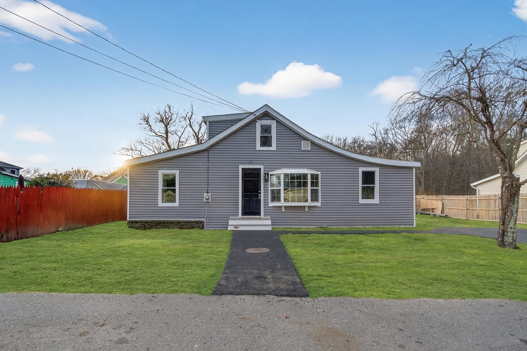 21 Evergreen St, Dartmouth, Massachusetts, 3 Bedrooms Bedrooms, 7 Rooms Rooms,2 BathroomsBathrooms,Residential,For Sale,Evergreen St,73460734