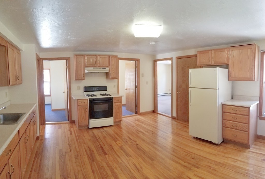 6 Pond Street, Spencer, Massachusetts, 2 Bedrooms Bedrooms, 4 Rooms Rooms,1 BathroomBathrooms,Residential Lease,For Rent,Pond Street,73460827