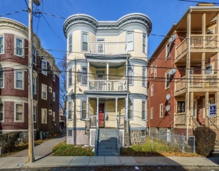 19 Nightingale St, Boston, Massachusetts, 12 Bedrooms Bedrooms, 18 Rooms Rooms,3 BathroomsBathrooms,Residential Income,For Sale,Nightingale St,73460831