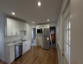 21 Locust, Danvers, Massachusetts, 3 Bedrooms Bedrooms, 5 Rooms Rooms,1 BathroomBathrooms,Residential Lease,For Rent,Locust,73460844