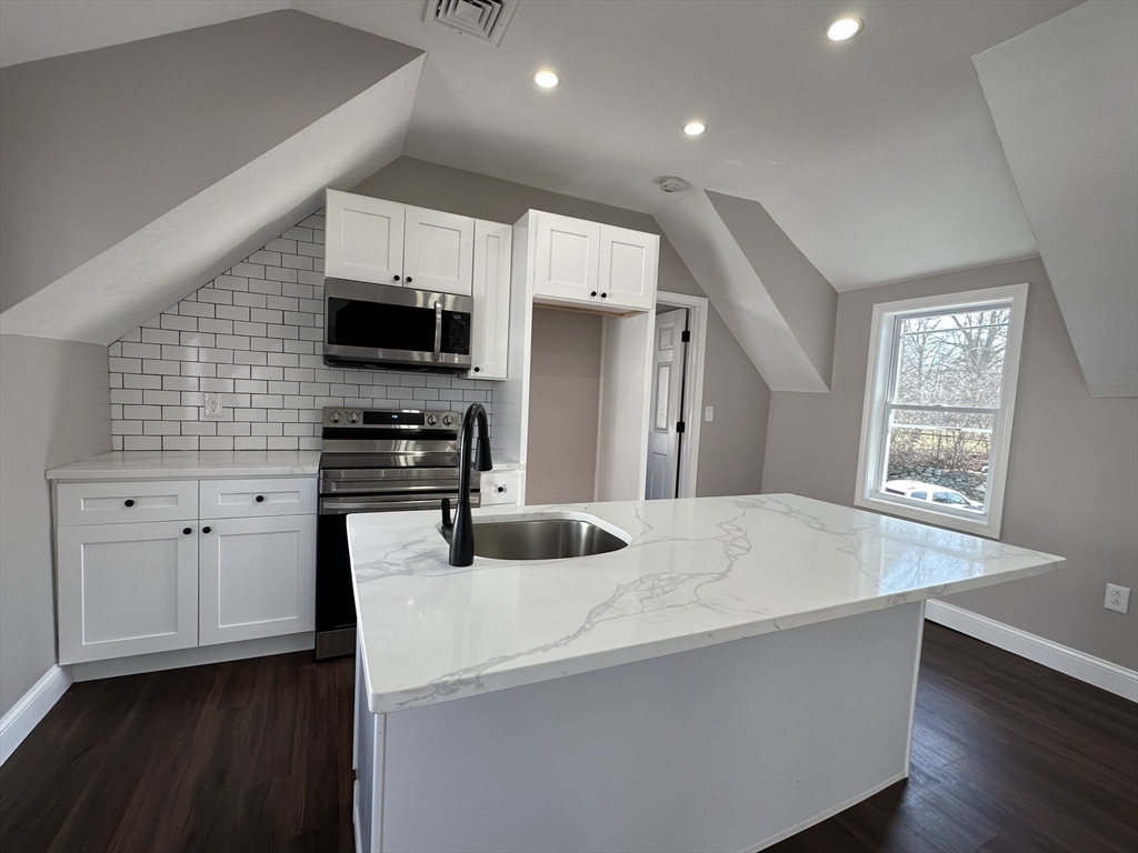 278 Cohannet St, Taunton, Massachusetts, 6 Bedrooms Bedrooms, 10 Rooms Rooms,2 BathroomsBathrooms,Residential Income,For Sale,Cohannet St,73460845