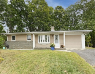 5 Greystone Ave, Granby, Massachusetts, 3 Bedrooms Bedrooms, 6 Rooms Rooms,1 BathroomBathrooms,Residential,For Sale,Greystone Ave,73440317