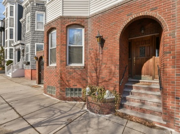 852 East Broadway, Boston, Massachusetts, 3 Bedrooms Bedrooms, 7 Rooms Rooms,1 BathroomBathrooms,Residential Lease,For Rent,East Broadway,73448687