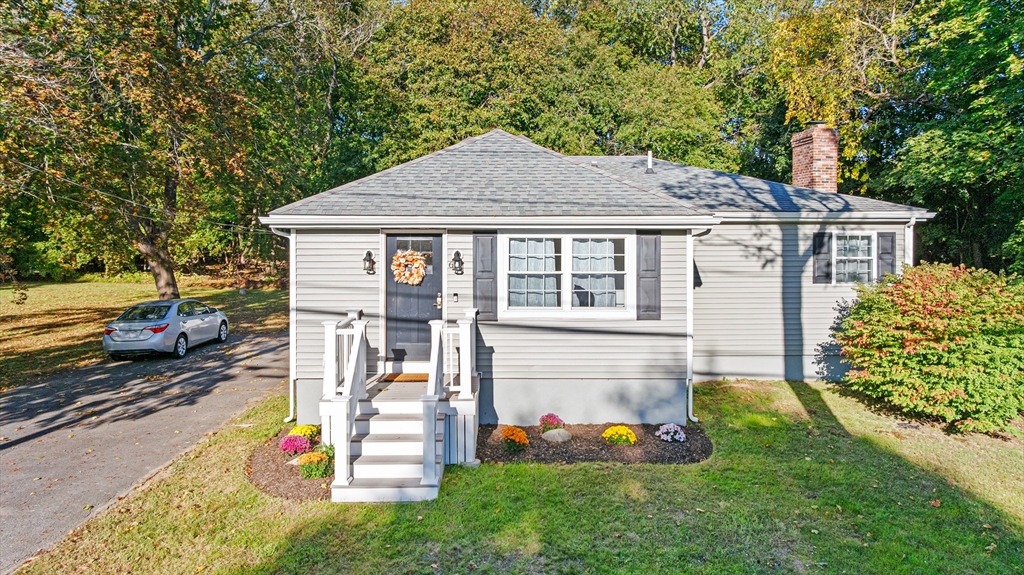 6 Vaughan St, Lakeville, Massachusetts, 2 Bedrooms Bedrooms, 5 Rooms Rooms,1 BathroomBathrooms,Residential,For Sale,Vaughan St,73443006