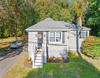 6 Vaughan St, Lakeville, Massachusetts, 2 Bedrooms Bedrooms, 5 Rooms Rooms,1 BathroomBathrooms,Residential,For Sale,Vaughan St,73443006