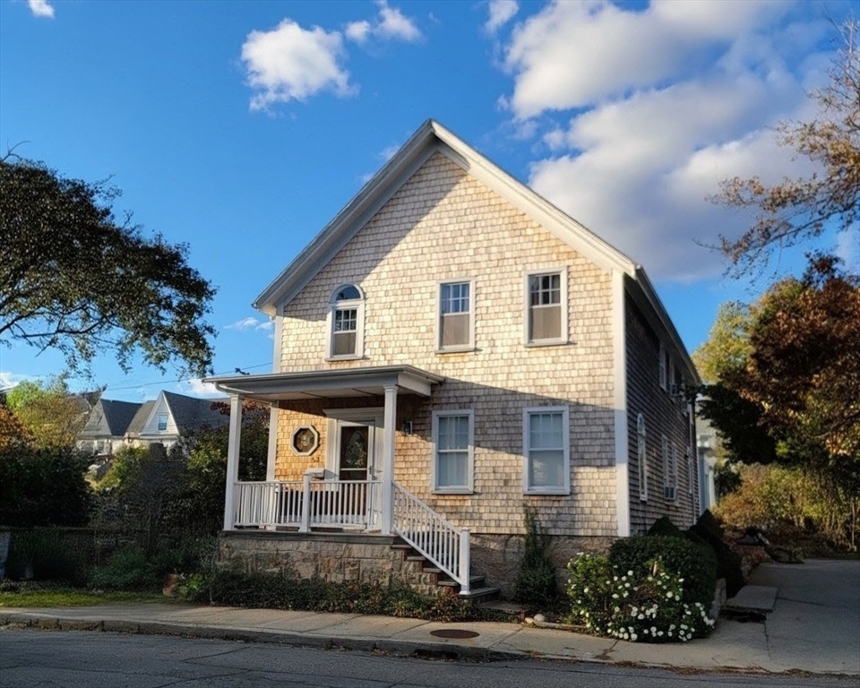 53 Locust St, New Bedford, Massachusetts, 4 Bedrooms Bedrooms, 12 Rooms Rooms,2 BathroomsBathrooms,Residential Income,For Sale,Locust St,73446379