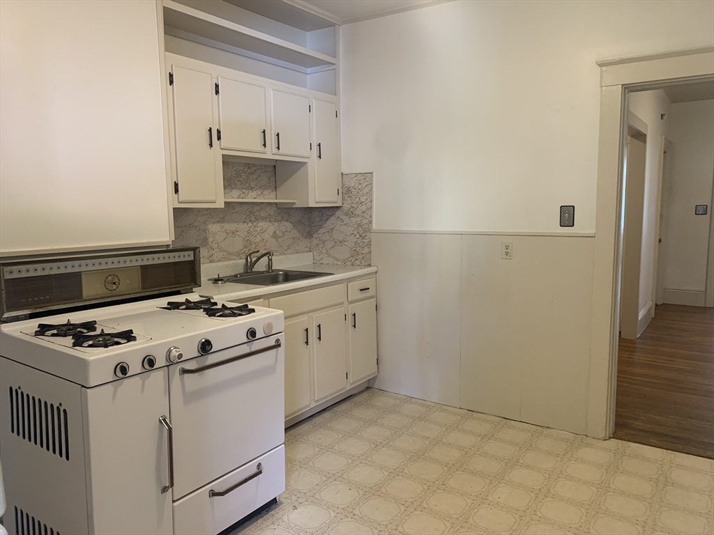 107 Rutherford Ave., Boston, Massachusetts, 1 Bedroom Bedrooms, 4 Rooms Rooms,1 BathroomBathrooms,Residential Lease,For Rent,Rutherford Ave.,73439524
