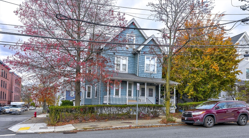 117 Medford St, Malden, Massachusetts, 2 Bedrooms Bedrooms, 4 Rooms Rooms,1 BathroomBathrooms,Residential Lease,For Rent,Medford St,73461081