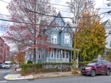 117 Medford St, Malden, Massachusetts, 2 Bedrooms Bedrooms, 4 Rooms Rooms,1 BathroomBathrooms,Residential Lease,For Rent,Medford St,73461081
