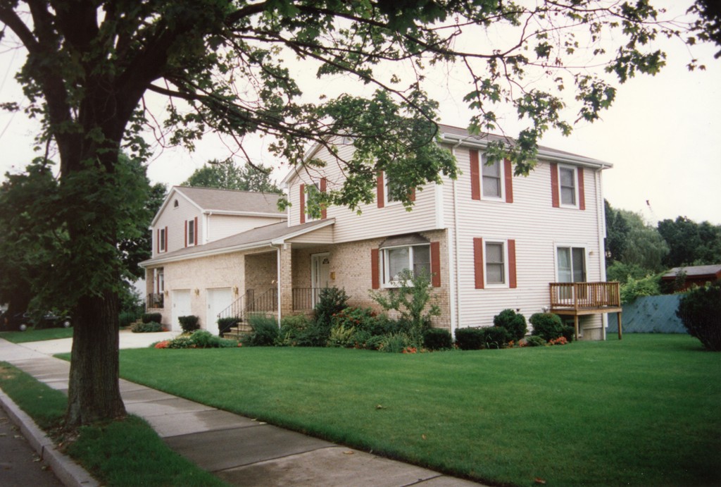 196 Linwood Avenue, Newton, Massachusetts, 4 Bedrooms Bedrooms, 8 Rooms Rooms,3.5 BathroomsBathrooms,Residential Lease,For Rent,Linwood Avenue,73461084