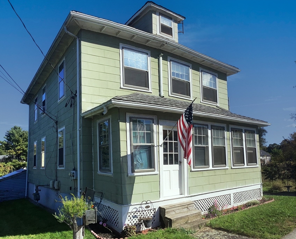 4 Bartlett St, Taunton, Massachusetts, 3 Bedrooms Bedrooms, 5 Rooms Rooms,1 BathroomBathrooms,Residential Lease,For Rent,Bartlett St,73461112