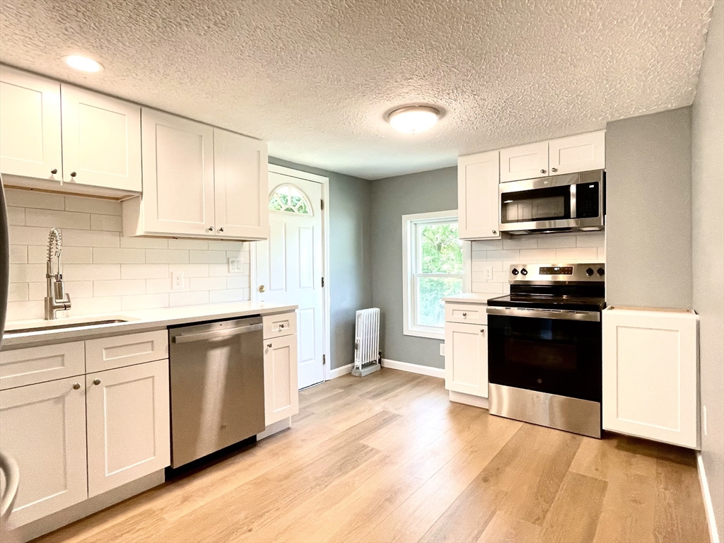 46-52 Main Street, Framingham, Massachusetts, 2 Bedrooms Bedrooms, 4 Rooms Rooms,1 BathroomBathrooms,Residential Lease,For Rent,Main Street,73461008